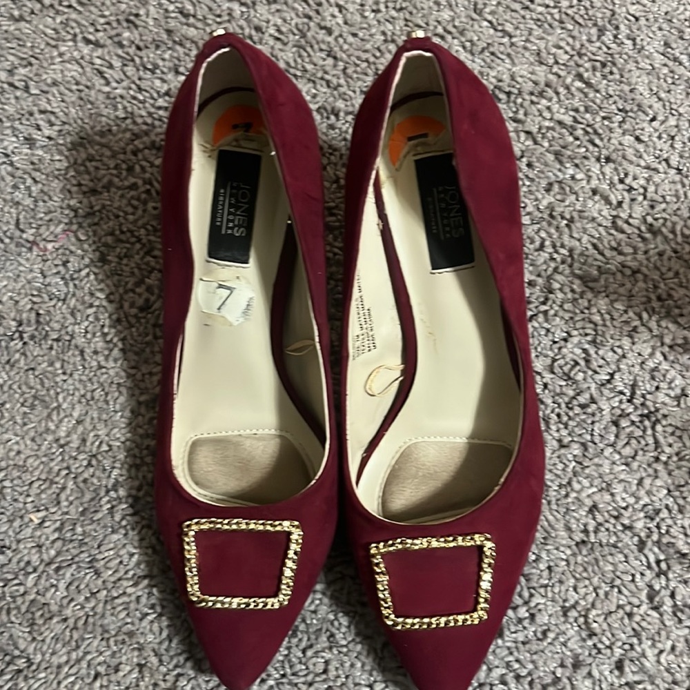 Burgundy heel with gold rectangle